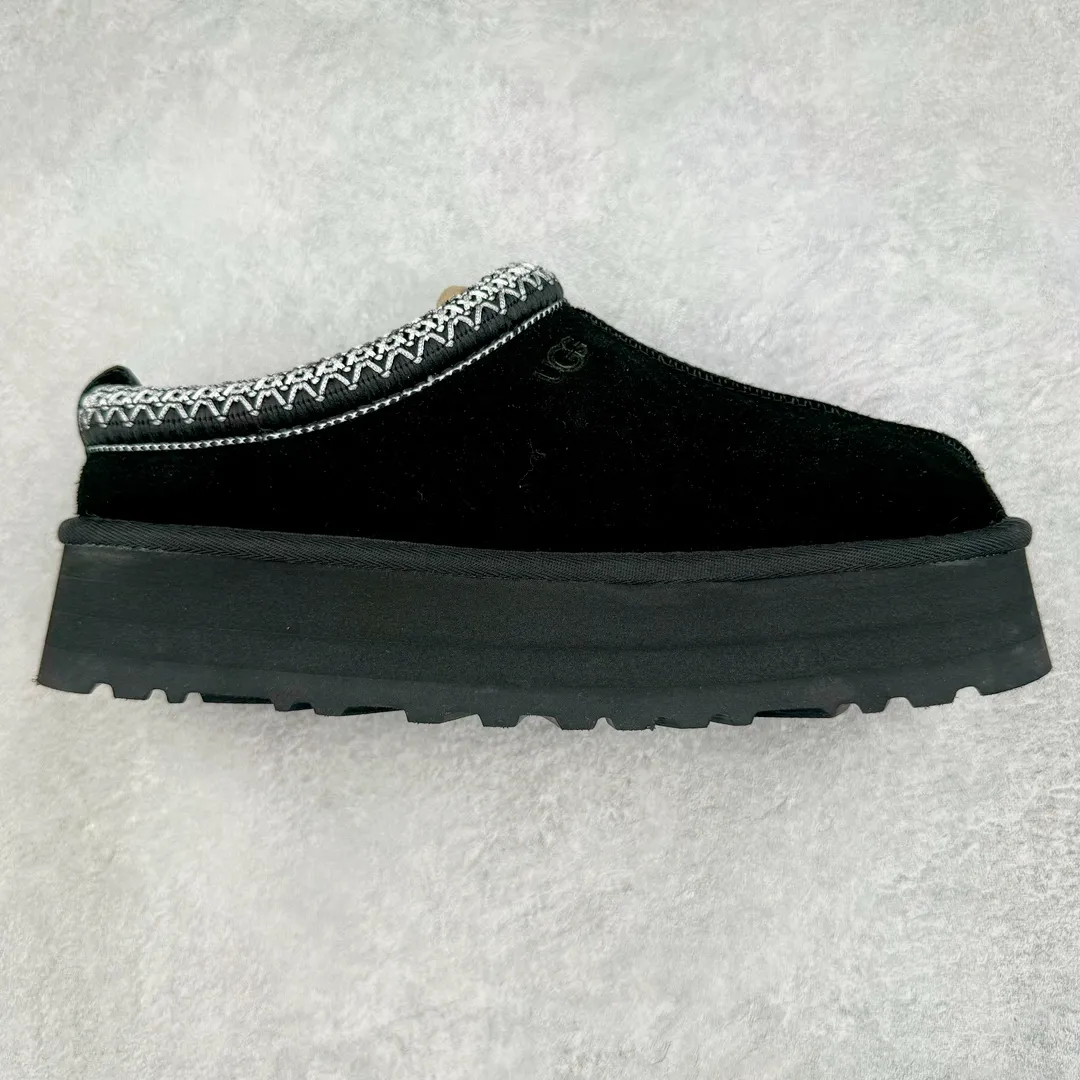 Pick up locally💰520 UGG ethnic style 2553 classic autumn and winter sheep fur all-in-one snow boots. All shoes are made from the same factory as ZP. Longfeng A-grade Australian imported sheep fur all-in-one ethnic style. Brand OEM production line. Fully follow the ZP process. OEM original pattern maker. Adhering to the principle of no original shoes and no development selection. Pay attention to every detail. The most authentic version on the market. TREADLITE "Light Wing" technology outsole. Lightweight/durable/flexible/pile size: 35 36 37 38 39 40 41 42 Coding: by2936060